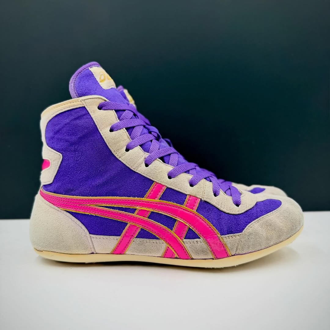 committed_wrestling_shoes_0b7bf792ea0248faa34d5f9190947e3d