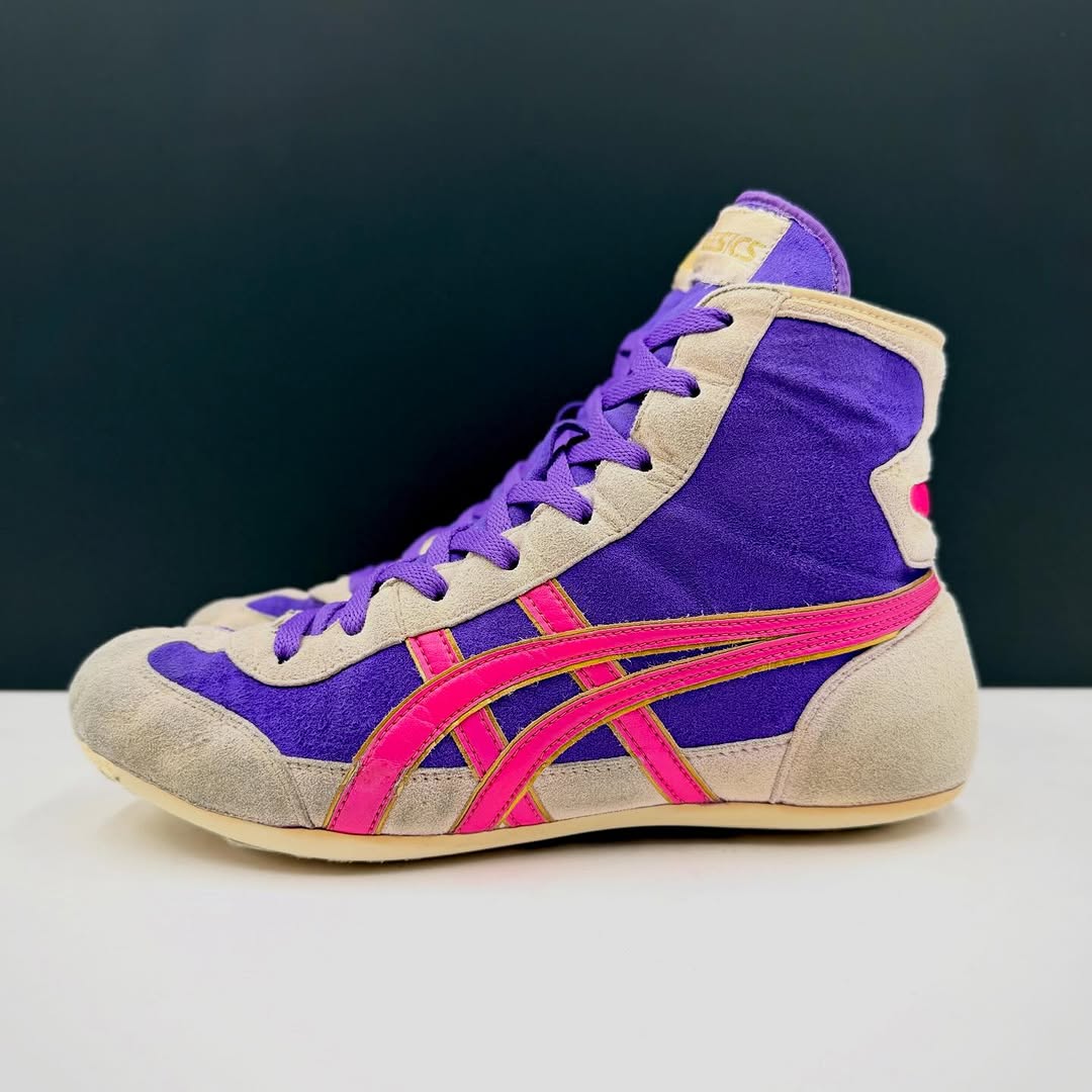 committed_wrestling_shoes_c6c5690a3bf44f45a40437ad8f7b3855